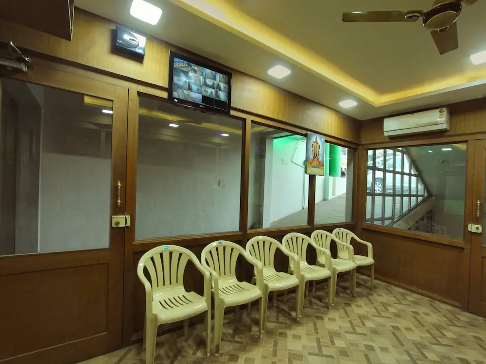 OYO 16345 PKN Residency