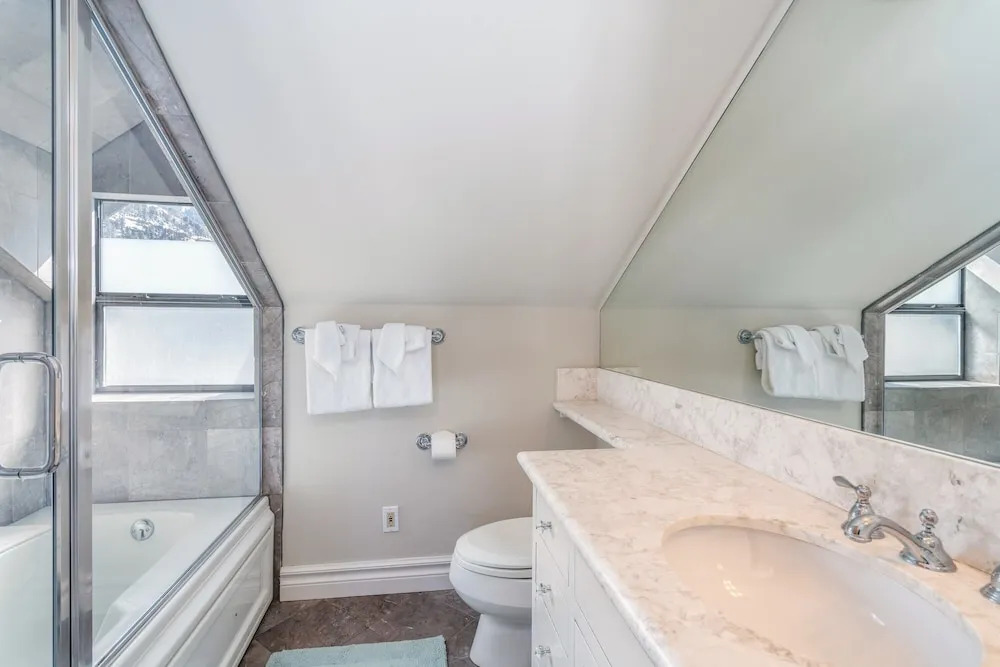Hruza Hideout by Avantstay Walkable Location + Free Ski Shuttle, Mountain View