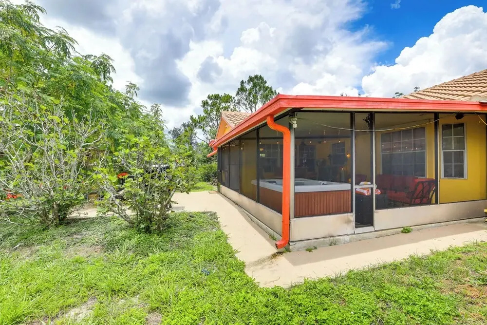 North Port Garden Home: Florida Room, Lanai!