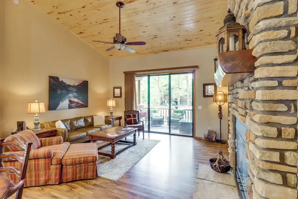 4 Miles to Lake: Retreat w/ 2 Decks!