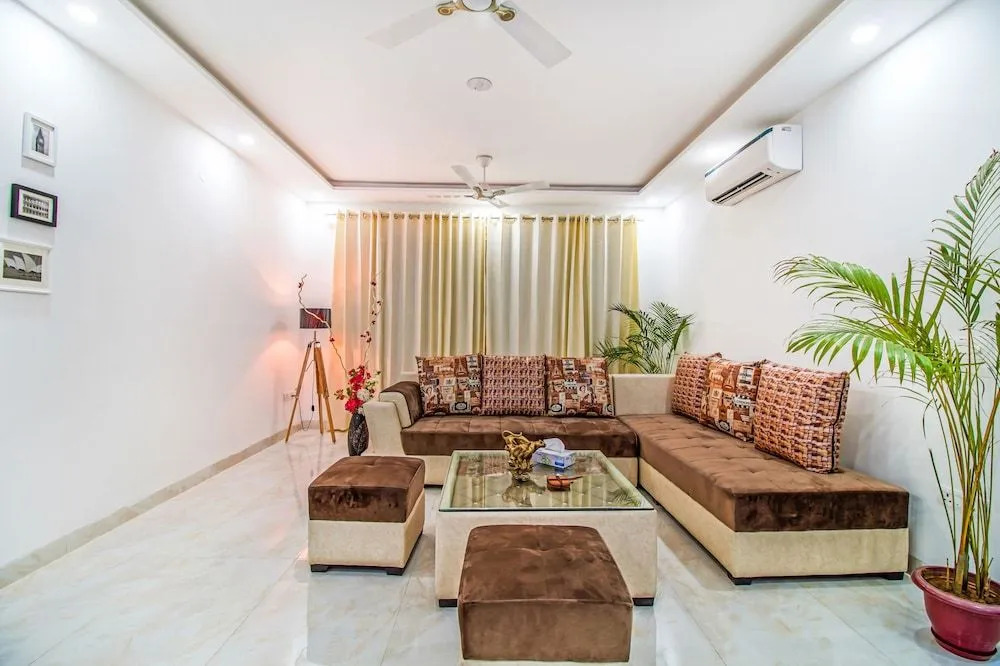 FabHotel Parfait Street