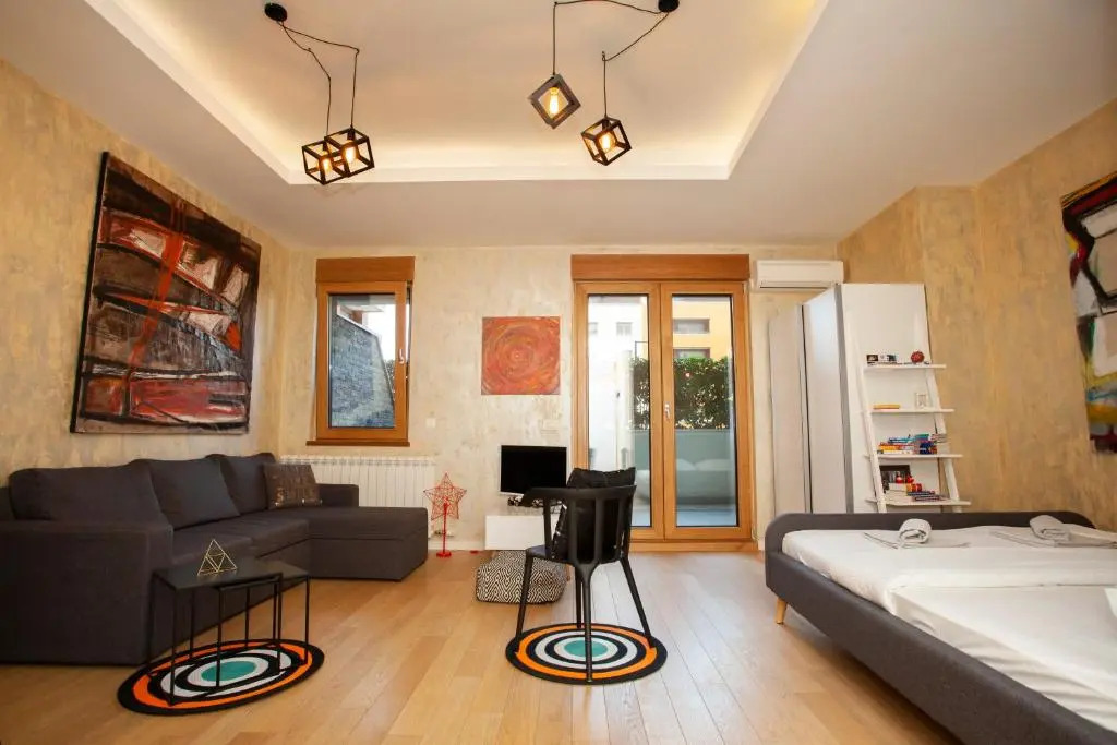 Gentleman Dog Apartment