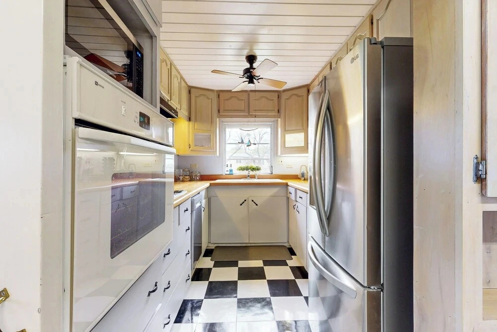 3BR Nautical Home w/ Paddleboard, Walk to Lake