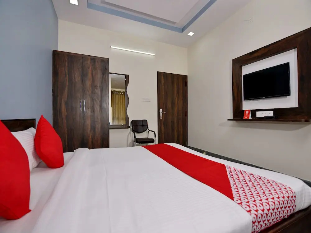 OYO 16577 Hotel Rajshree