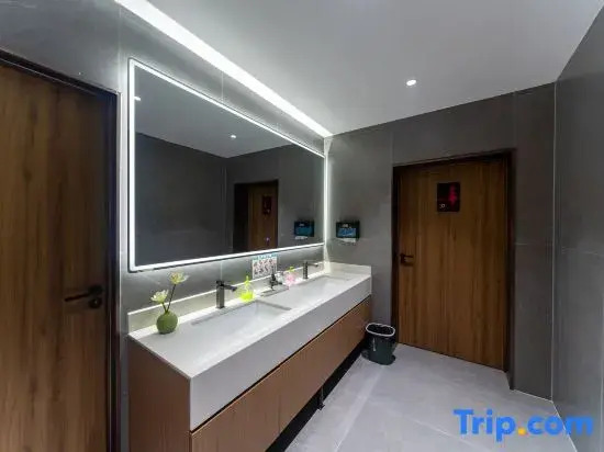 Taihua Business Hotel (Shijiazhuang Xinbai Plaza MixC Branch)