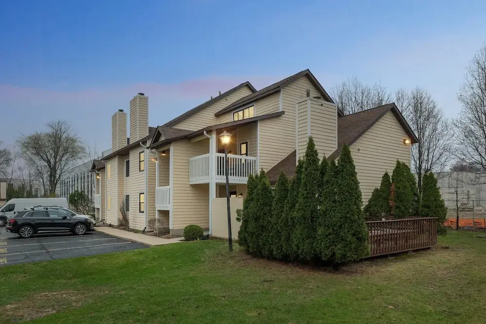 Stylish Notre Dame Condo Sleeps 6 2 Bedroom Condo