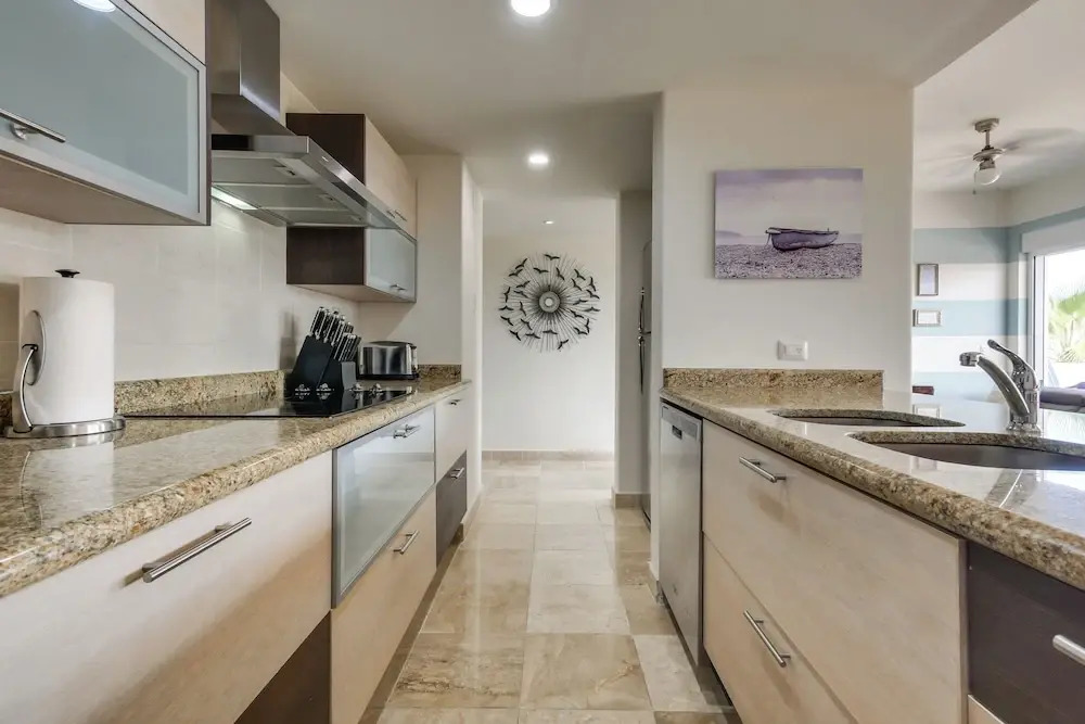 Chic Cabo Condo - Walk to Marina & Downtown!