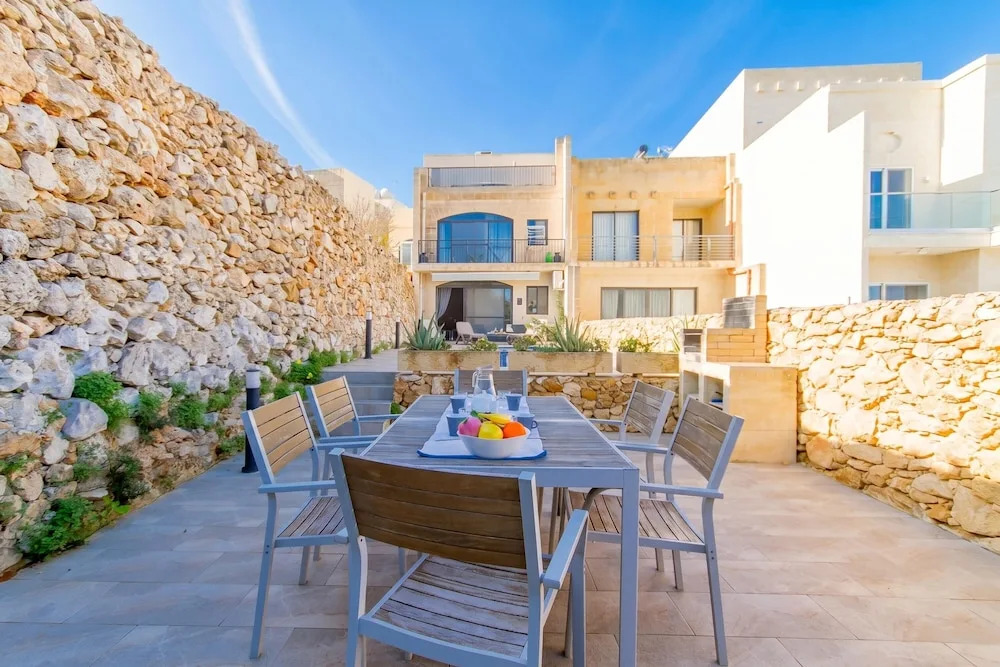 TaSiku Gozitan villa Pool & hot tub - Happy Rentals