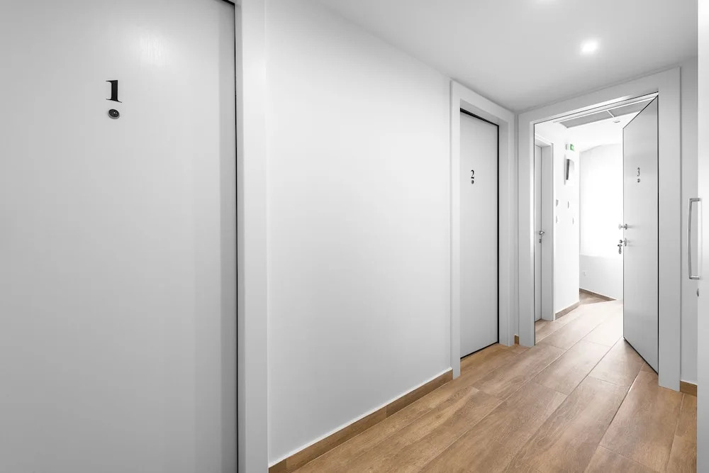 Avenue, Nilie Hospitality MGMT