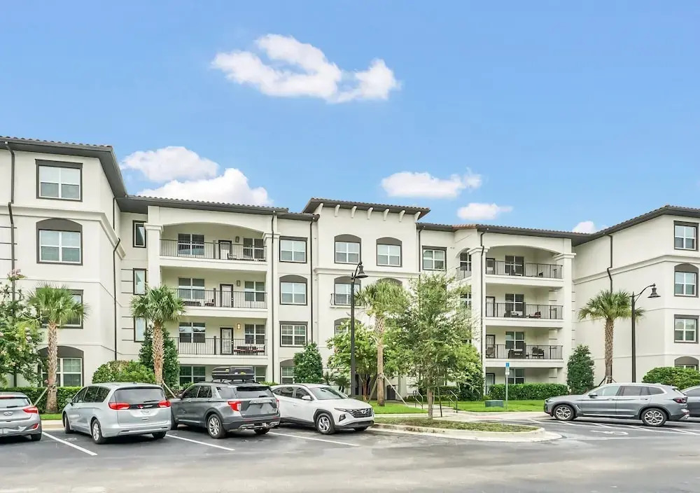 Stylish and New! 3br, Steps fr. Universal Drive