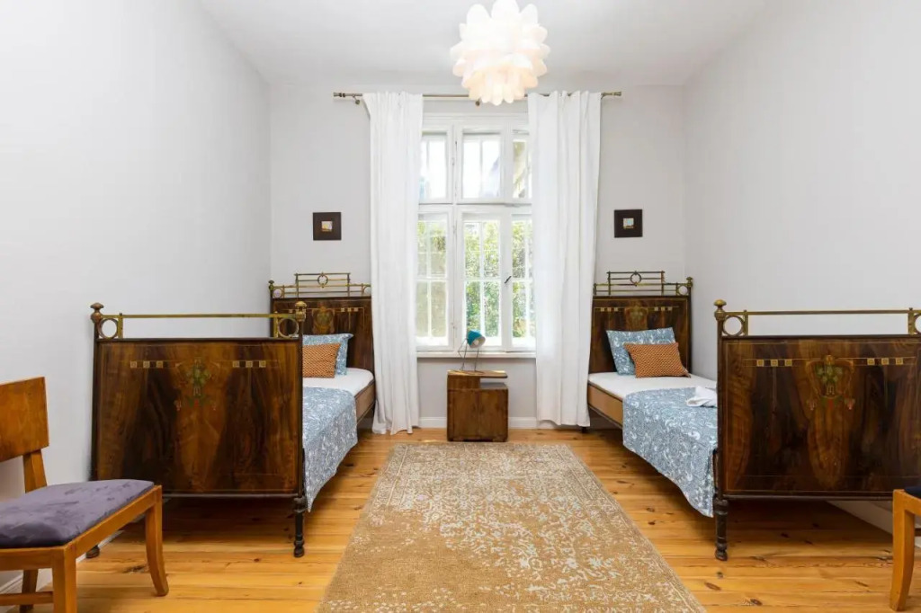 The Old Town Vintage 2-Bedroom Jewel
