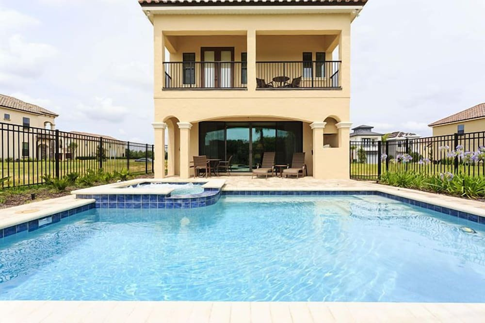 Villa W190 -with Beautiful Pool Deck- 5 Bedroom Villa
