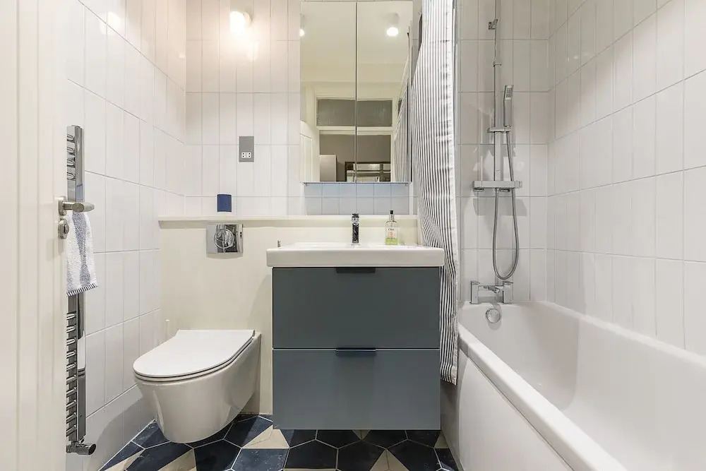 Modern 2BR Flat Minutes From Kensington Gardens