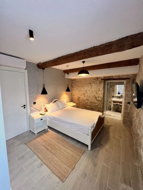 Selavi Hotel