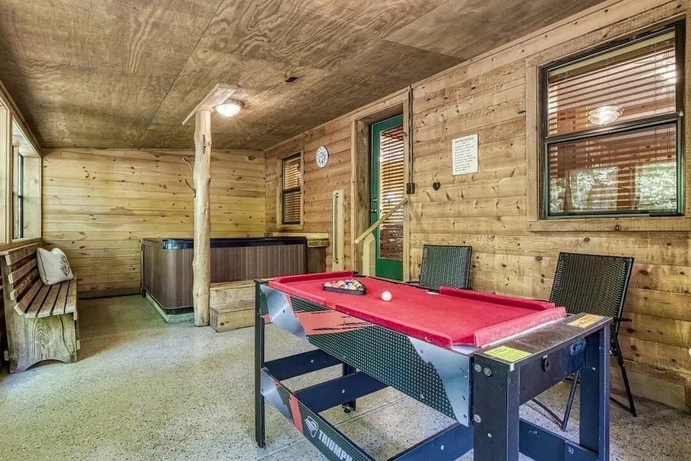 Bearly Rustic 2 Bedroom Cabin