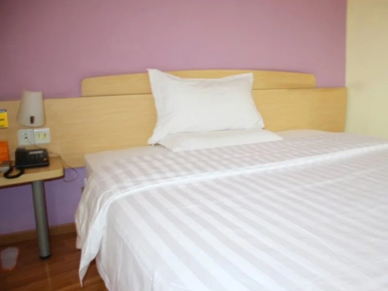 7Days Inn CaiYuan Bai Railway Station