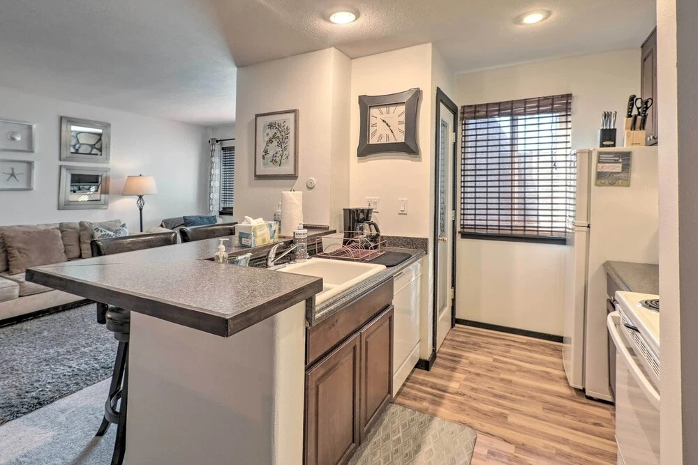 Comfy Lake Tahoe Condo w/ Private Beach Access!