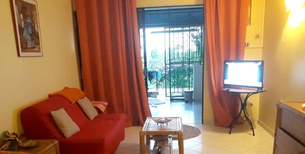 Studio in Sainte-anne, With Enclosed Garden and Wifi