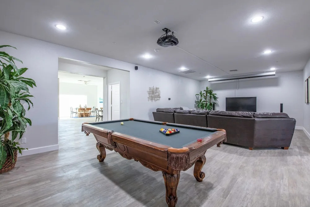 8140 E Pine - 6 Br Home