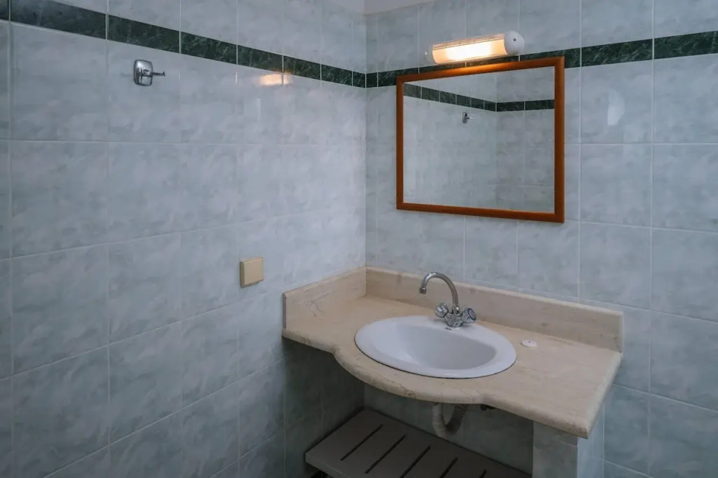 Dionysos Apartments & Studios