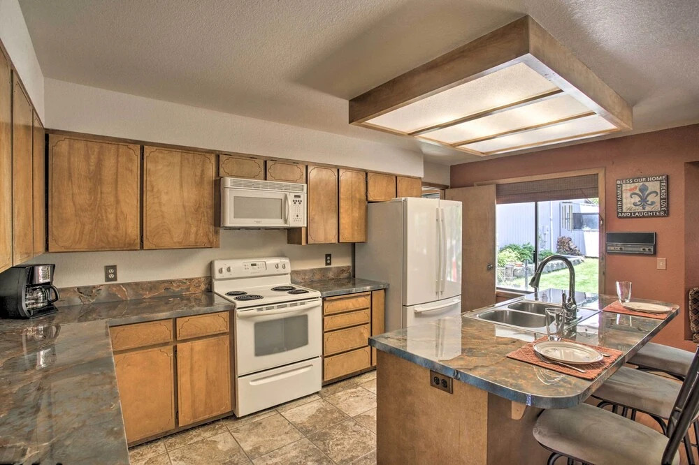 Sunny Home w/ Patio < 10 Mi to Lake Coeur D'alene