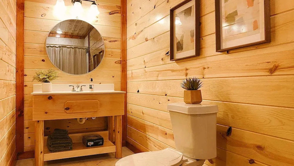 Modern Luxury w Pool Theater Hot Tub Ent Room
