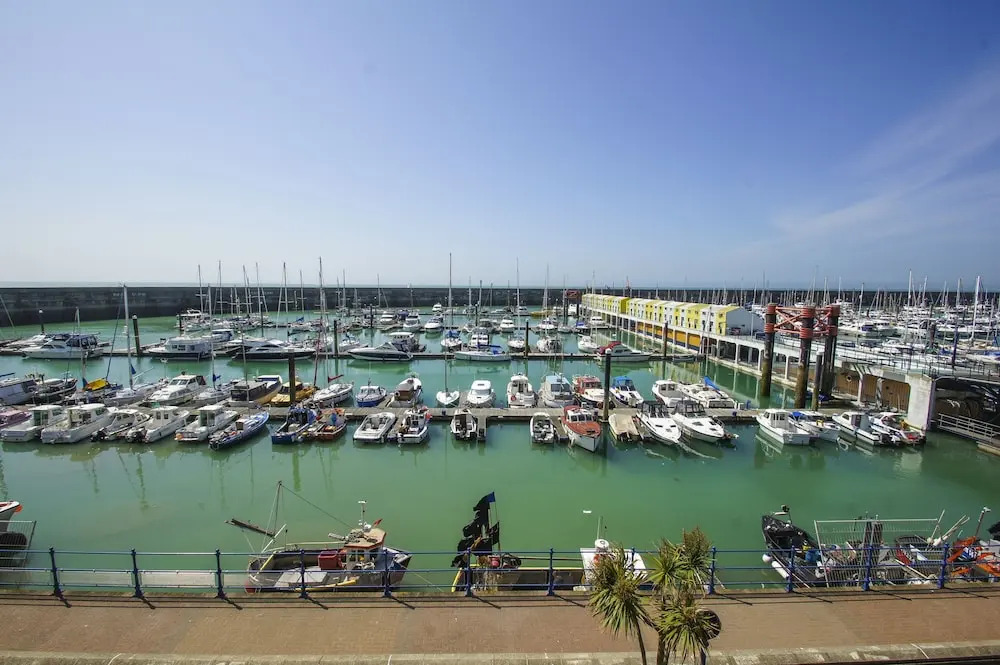 Britannia Harbour View Parking by Brighton Holiday Lets