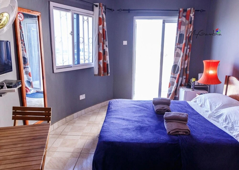 Lovely 13-bed Complex on Cape Point Beach, Bakau - Bojang River Lodge