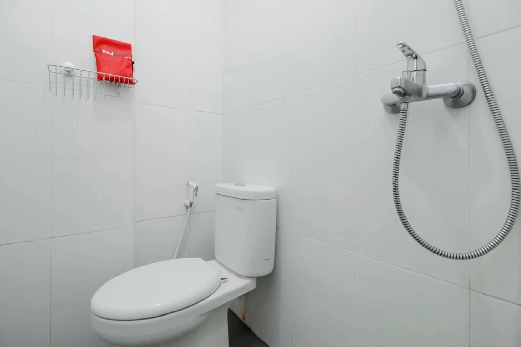 RedDoorz near Siloam Hospital Palembang