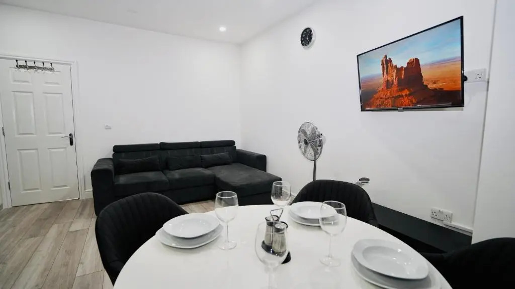Luxury Apt Close To Ilford Station - Free Parking