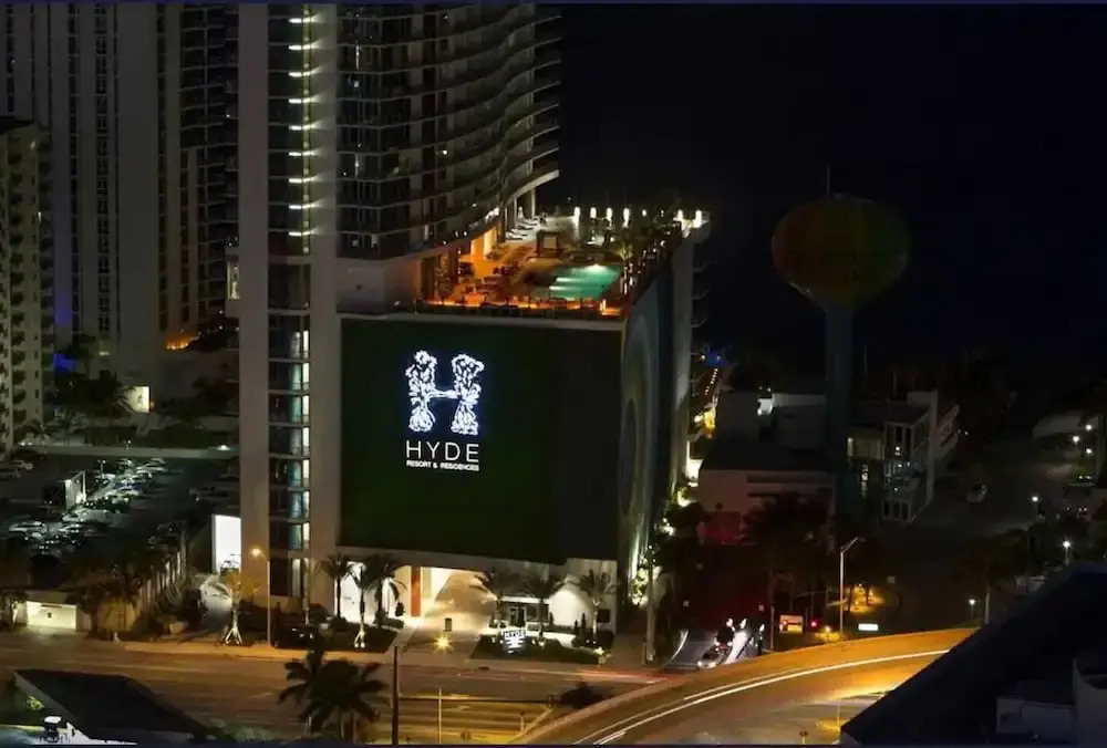 Beautiful Hyde Resort Luxe 2BR Private Beachfront