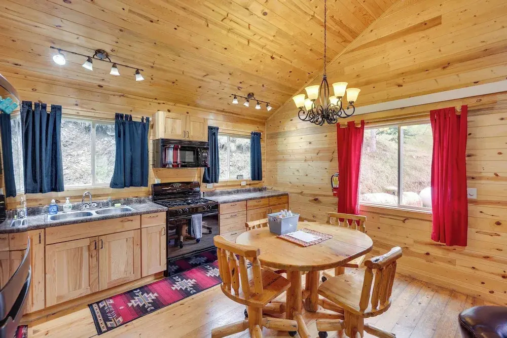 Deadwood Cabin w/ Foosball Table, Near Sanford Lab