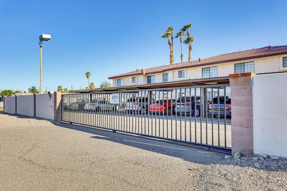 Ground-level Getaway: 3 Mi to Bullhead City Parks