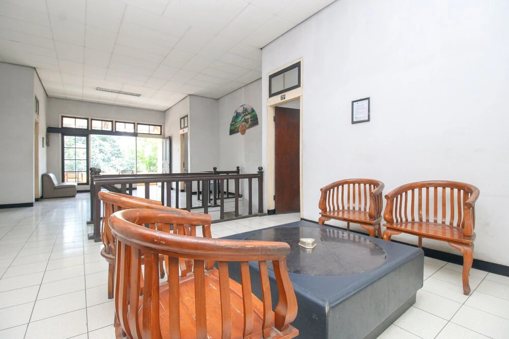 Airy Stasiun Balapan Monginsidi 106 Solo
