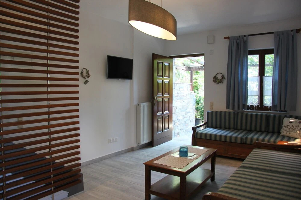 Platanofylla Studios & Apartments