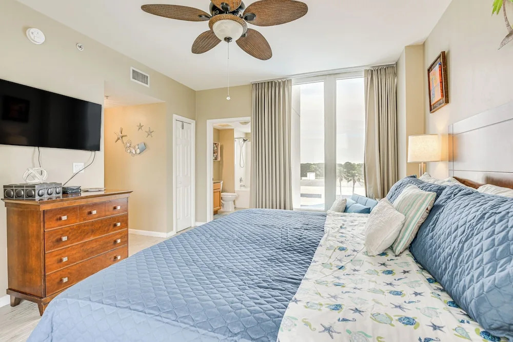 Walk to Beach: Poolside Oasis in Palms of Destin!