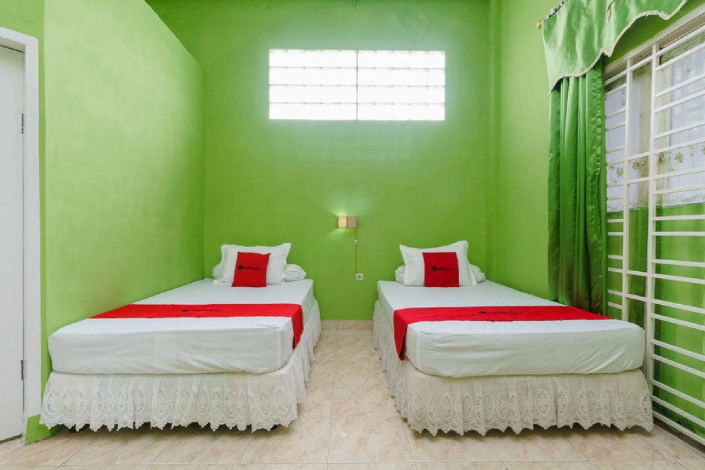 RedDoorz Syariah near Museum Tsunami Aceh 2