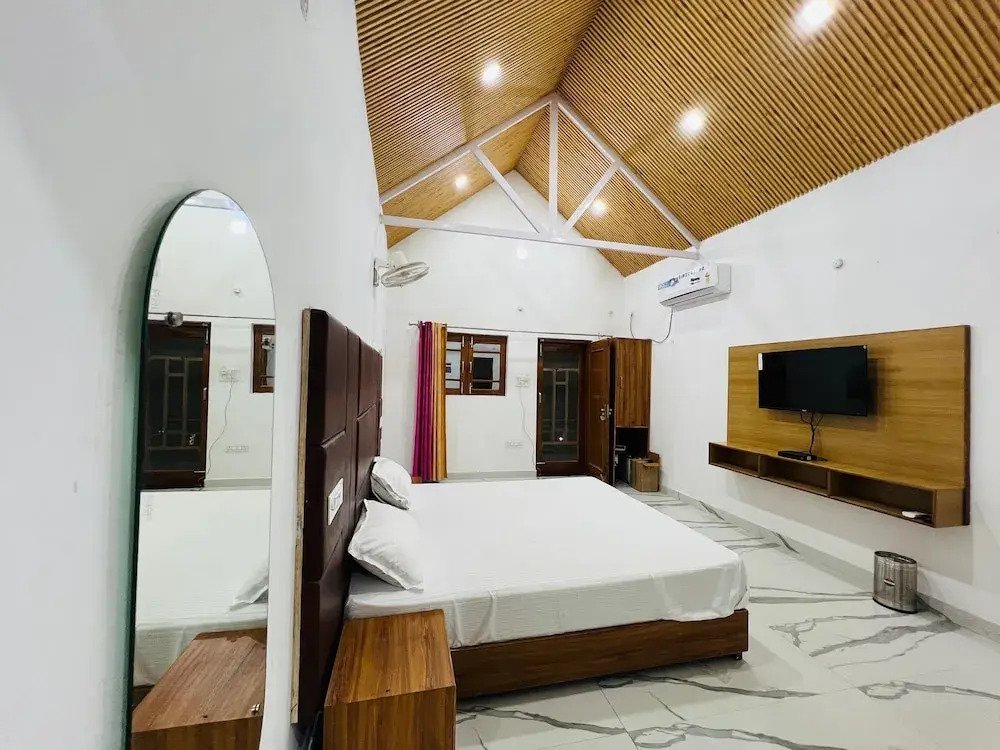 The Shalam Resort श्रीकृष्ण शरणं मम