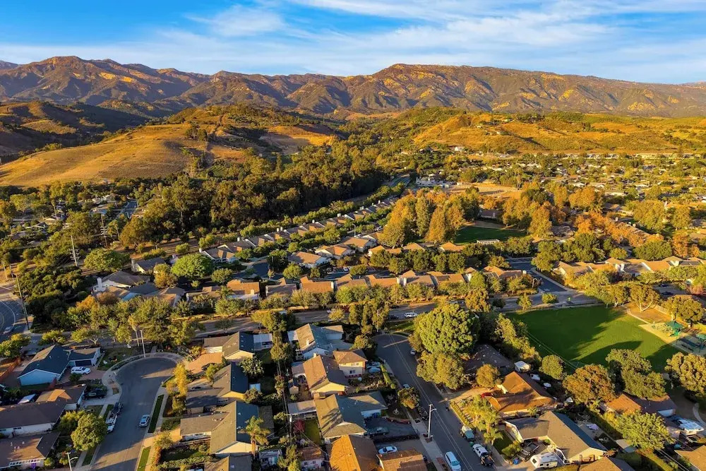 Goleta Getaway by Avantstay Private Backyard, 1.5mi to the Beach!