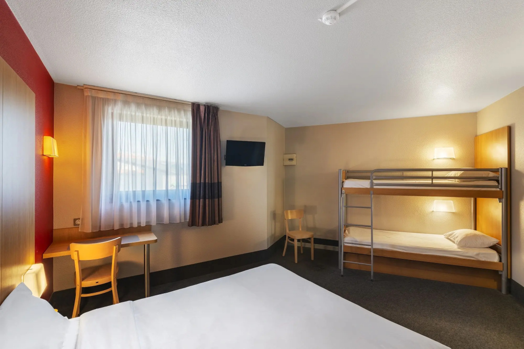 B&B HOTEL Cholet Sud
