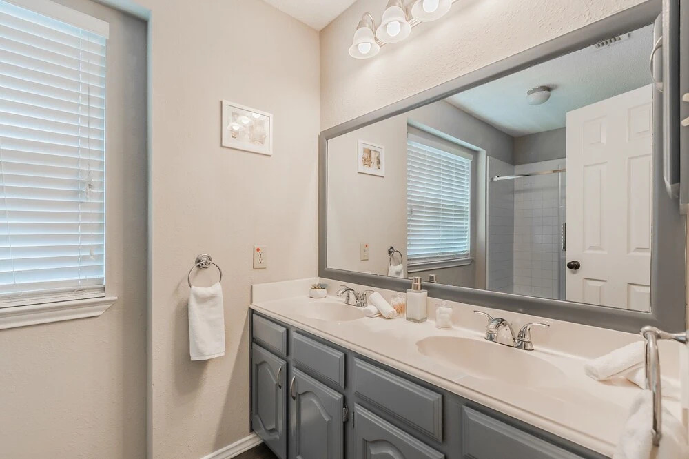 5 Bedroom Spacious Getaway, 2 Game Rooms, Hot Tub by Redawning