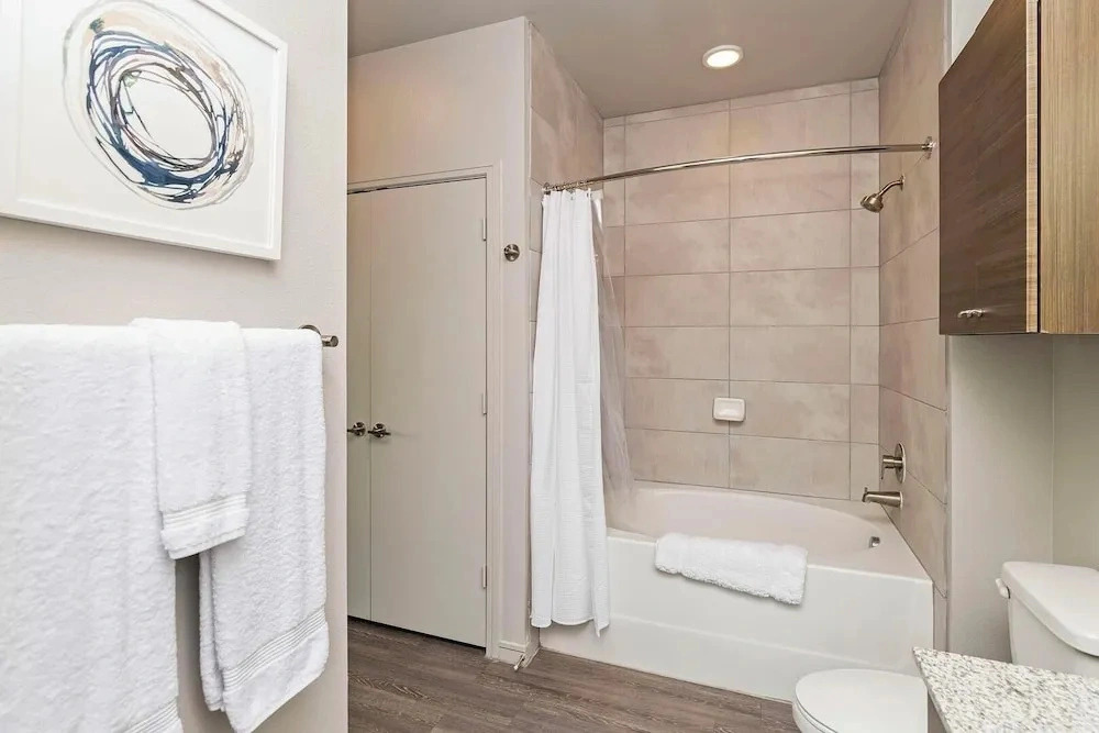 Landing Apartments near Charlotte Center City