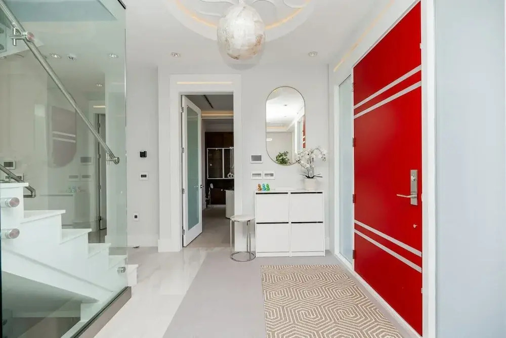 Centrally-located Luxury Home With Views Cinema
