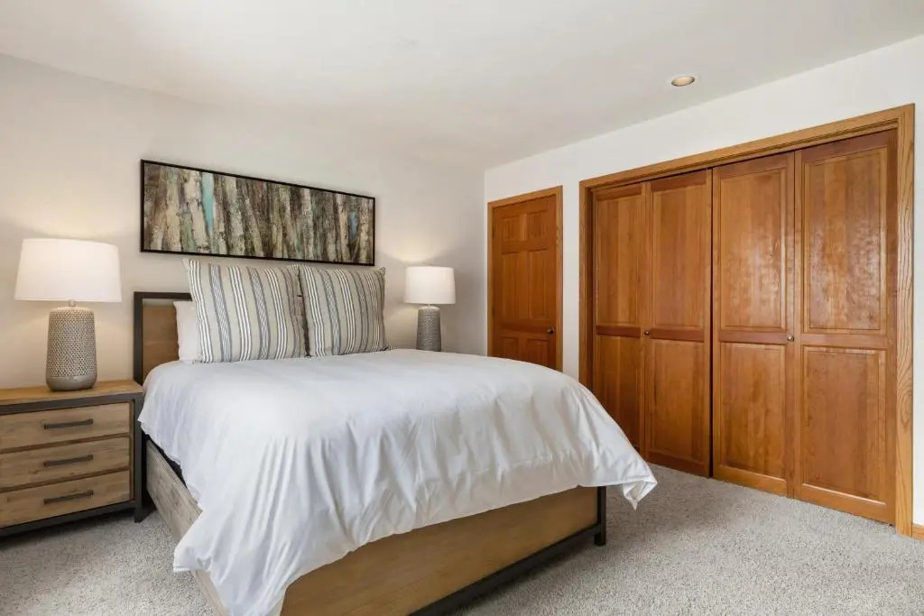 Riverside Condos A102 by Avantstay Condo Close To Downtown, Town Park & Ski Lift #8