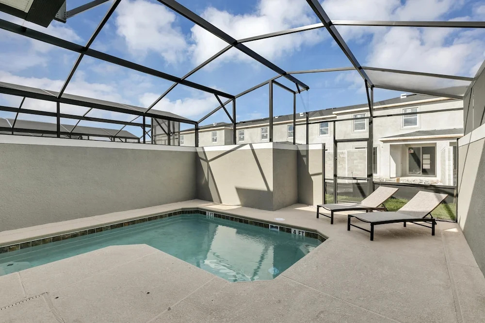 Stylish Family Home Private Pool Stl111