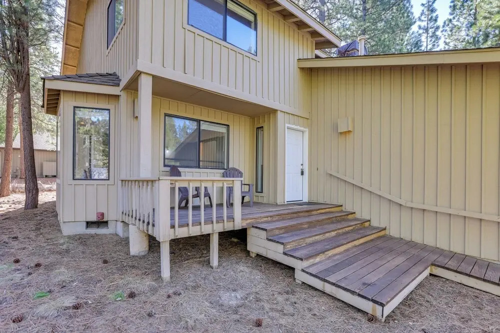 Hot Tub & Community Perks: Sunriver Retreat