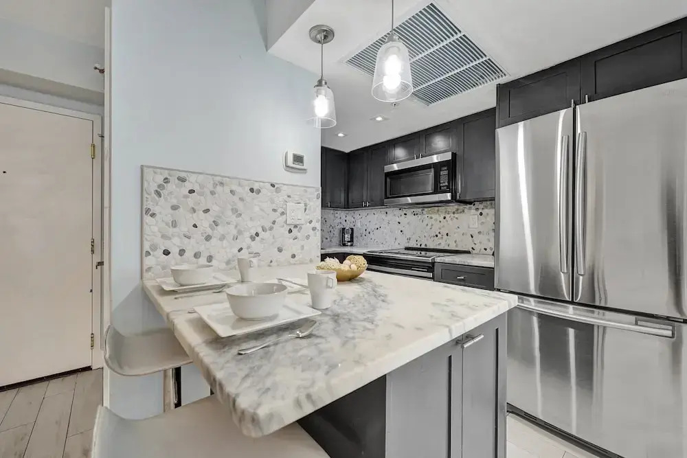 Alexander 817 3 Bedroom Apts