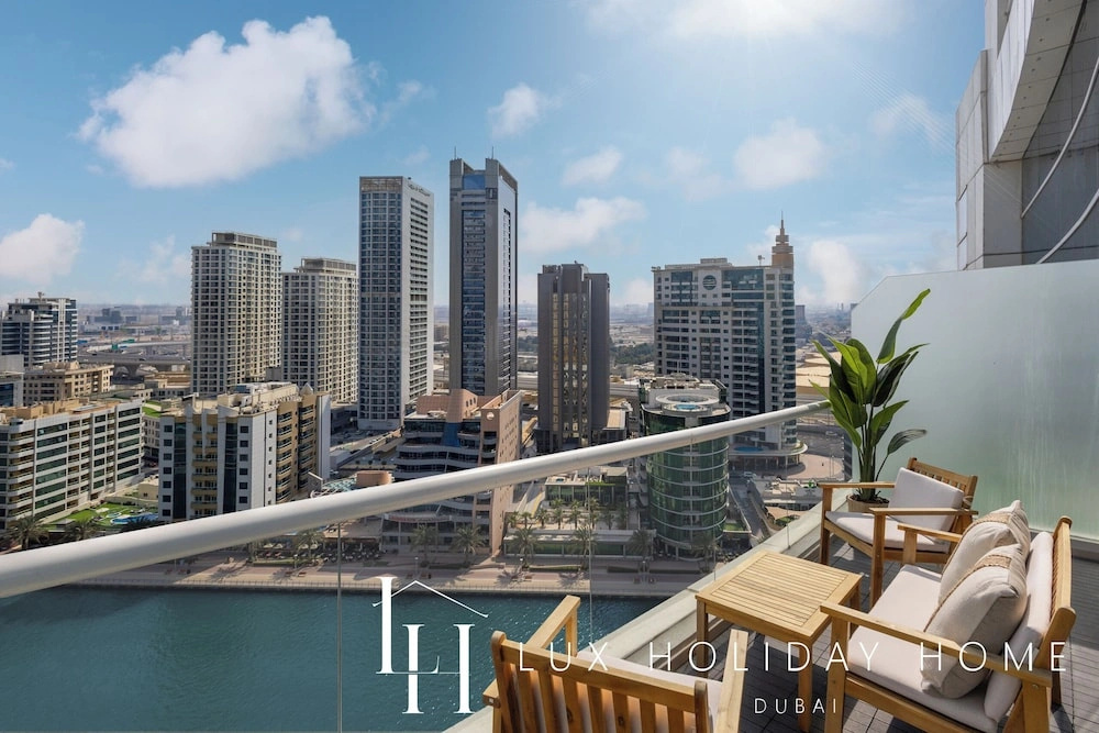 LUX The Dorra Bay Marina View Suite