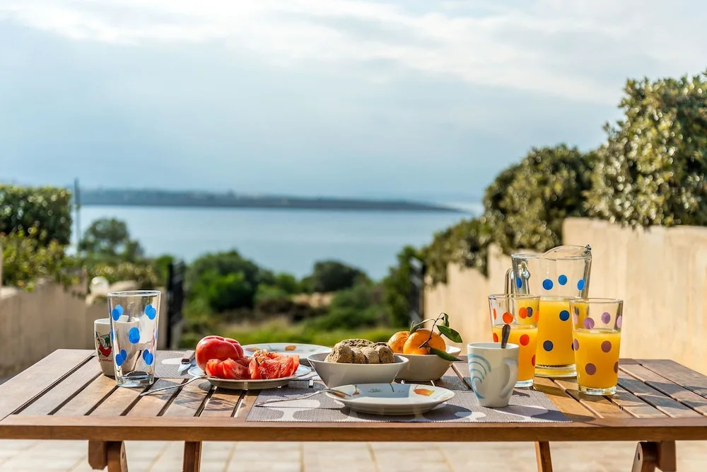 Villa Helen 200m from the beach in Tersanas BY APOKORONAS-VILLAS