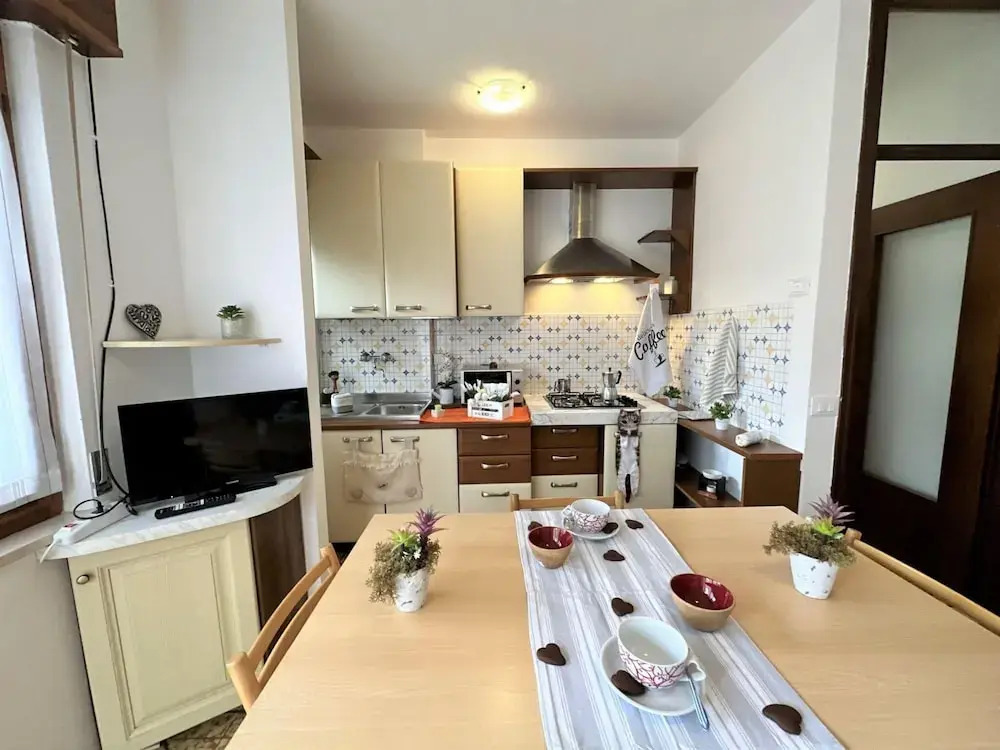 Bright Flat on the Mezzanine Floor - Beahost